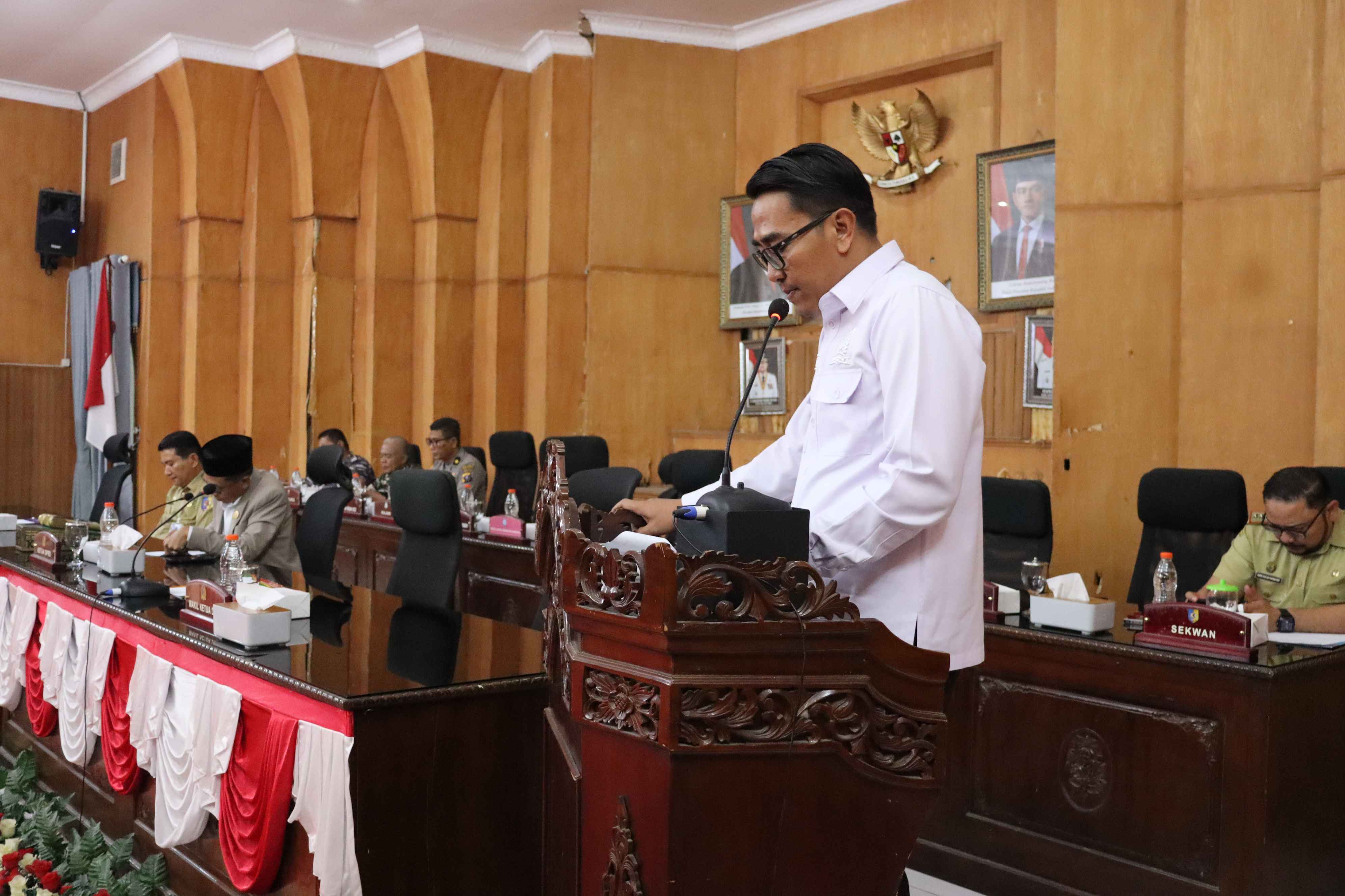 Rapat Paripurna Pandangan Umum Fraksi terhadap Nota Ranperda tentang Penghormatan, Perlindungan dan Pemenuhan Hak Penyandang Disabilitas dan Nota Ranperda tentang Tanggung Jawab Sosial Perusahaan atau Coorporate Social Responsibility.